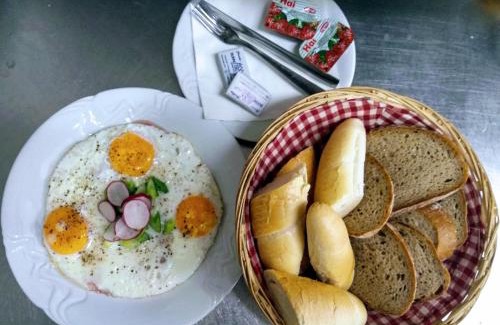 Olomouc House | Restaurace A Penzion Garnet