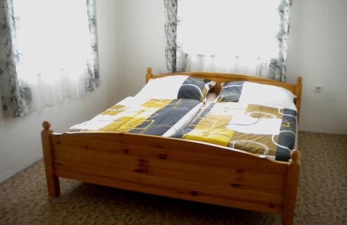 Bozanov Apartment | Restaurace Na Křižovatce