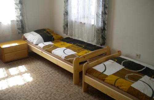 Bozanov Apartment | Restaurace Na Křižovatce