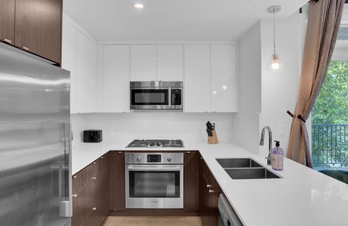 Mission District Condo | Restaurants, downtown life @17th+Mission #231750 #231750