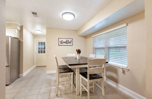 South Baton Rouge House | Restaurants, Shopping, LSU - Trendy Remodel Excellent Location - Siegen and I-10