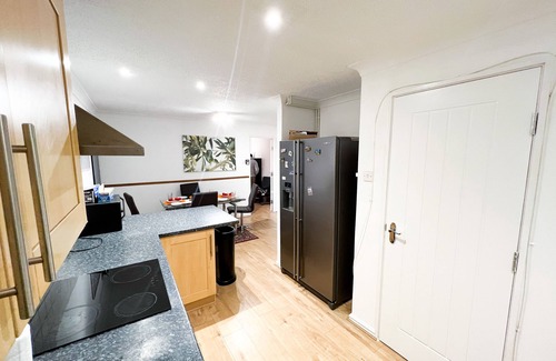Central Milton Keynes House | Restful family house 5 minutes walk to Milton Keynes Mall