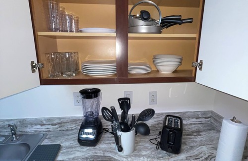 Westminister House | Restful Lehigh Duplex, 185+ 5 star Clean & Comfortable Stays