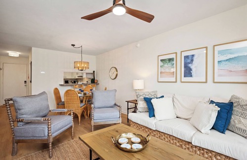 Caswell Beach Condo | Resting Beach Face: Ocean View Condo with Community Pool Near Golf Course