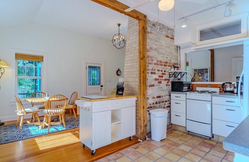 Indian Beach Sapphire Shores House | Restored 1939 Cottage Near Ringling, Beaches, & Downtown Sarasota