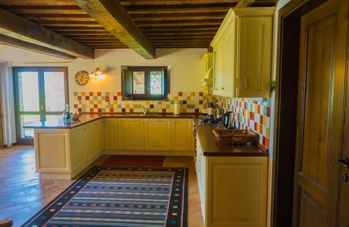San Ginesio Villa | Restored farmhouse, heated swimming pool. 4 bedrooms, 4 bathrooms (3 ensuite)