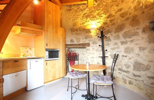 La Fagette Cottage | Restored windmill with countryside view