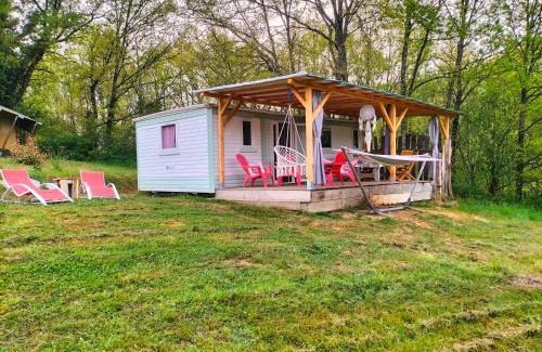 Montclera Apartment | restyled bohemian mobil home la vie en rose