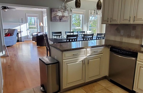 Mayhew House | Retreat at the Lake