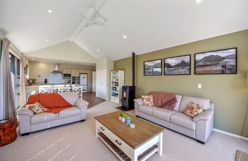 Hanmer Springs House | Retreat By The Green