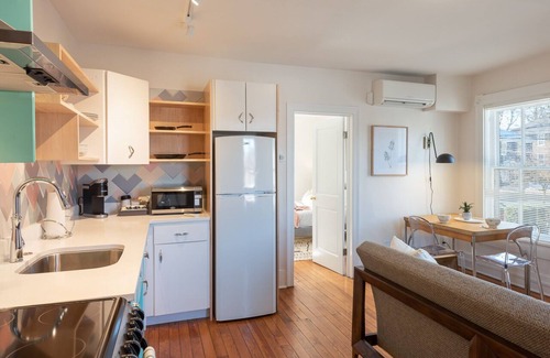 Belmont Apartment | Retro Apartment| Lux Extended Stay in Belmont