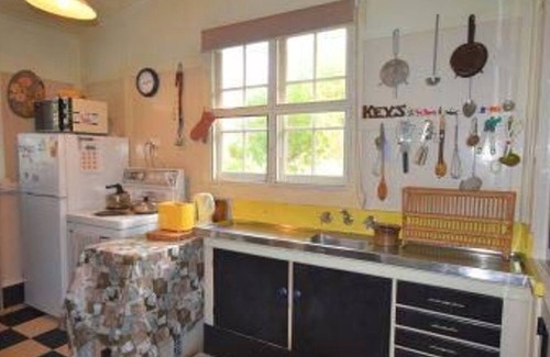 Cape Paterson House | Retro Beach Cottage - Cape Patterson