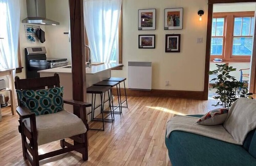 Wakefield Apartment | Retro-chic retreat in the heart of Wakefield