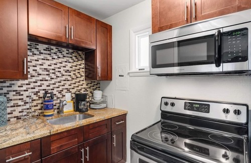 Melrose Condo | Retro Hotel studio vibe with great pool!