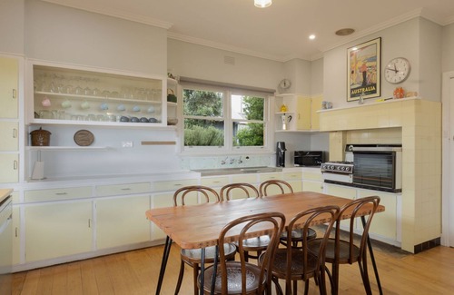 Warrnambool House | Retro Retreat - Pet Friendly