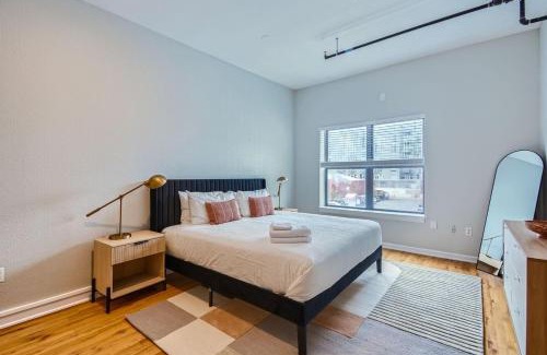 Ballpark Apartment | Retro Revival 1BR Loft Remote Work 30 Day