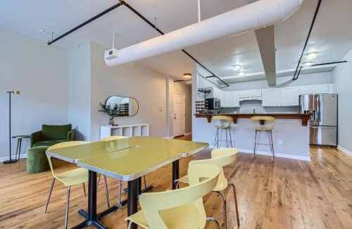 Ballpark Apartment | Retro Revival 1BR Loft Remote Work 30 Day