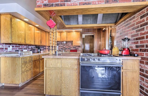 Rhinelander House | Retro Rhinelander Lake Retreat w/Fire Pit!