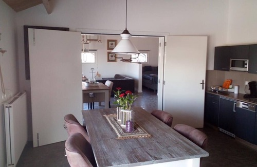 Hoenkoop Apartment | Retro Room with a nice view over the landscape