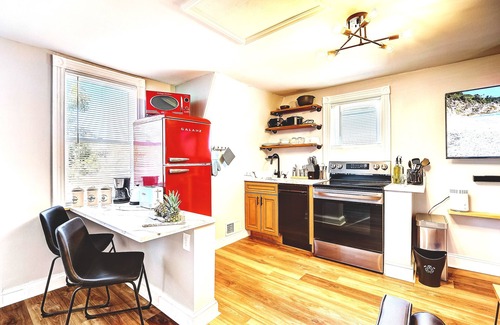 Woodbury House | RetroChic★Parking★950Mb★20min->CenterCity&Airport