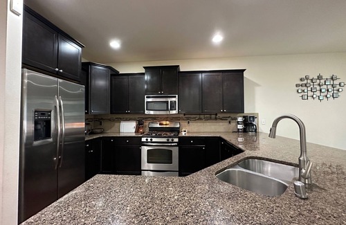 Mill Creek House | Reunion Villa: For relocation, fenced yard, main floor w BR and full bath. 30+N