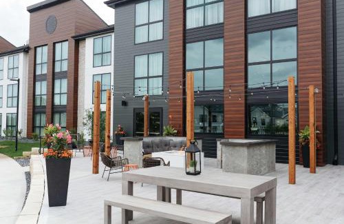 Urbandale Hotel | Revel Hotel, Tapestry Collection By Hilton