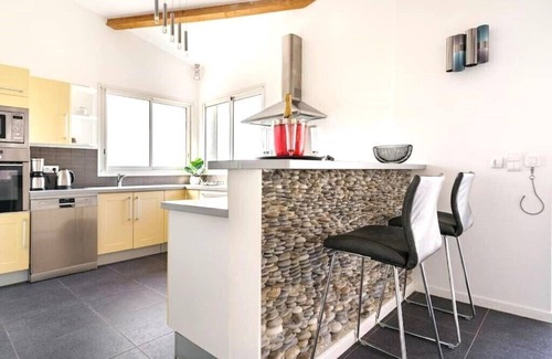 La Motte Villa | REVERIE & TRANQUILITY/Heated pool+JACCUZI+Air-conditioned room/BEACH 20 Min