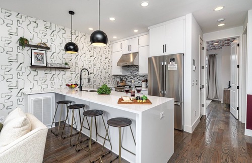 Katie Hill Neighborhood House | Revival-Rooftop Deck/Hot Tub- Mins to Broadway