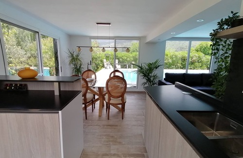 Alzira Apartment | Rez-de-chaussée Indépendant Dans Belle Villa , Quiétude Assurée!