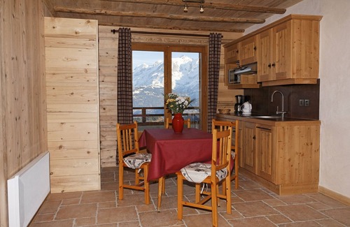Cordon Ski Chalet | Rez de jardin "les Fiz", facing the Mt Blanc range, sleeps 1 to 5.