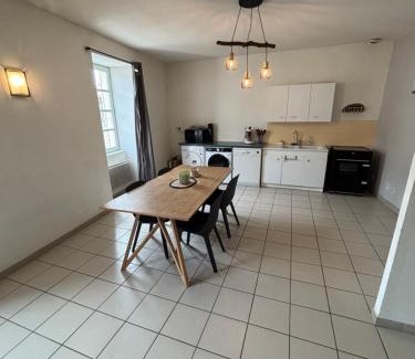 Baix Apartment | Rhôna