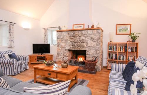 Rhoscolyn House | Rhyd Y Bont Bach
