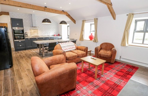 Brynrefail Cottage | RHYDAU COTTAGE, family friendly, with open fire in Deiniolen