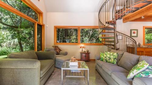 Langley House | Rhythm Waters by AvantStay Garden Paradise Pond