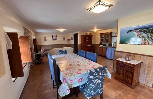 Ribadesella Cottage | Ribadesella. Garden with Nice Mountain views. 5 Minutes to the Beach. For 6/7