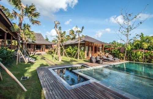 Banjar Semer Villa | Rice Field View 5BR Villa, W/Feature Jacuzzi & Gardens Located In Canggu!