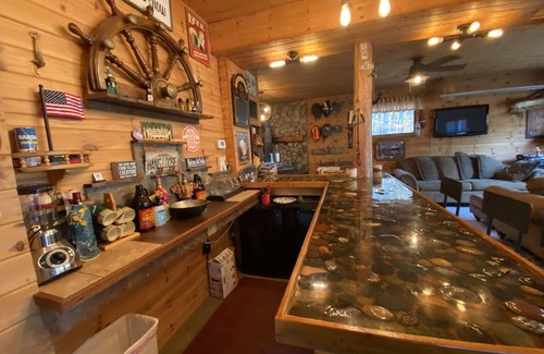 Paradise Cabin | Riders Paradise. Bunkhouse within seconds of the trail on all season road.