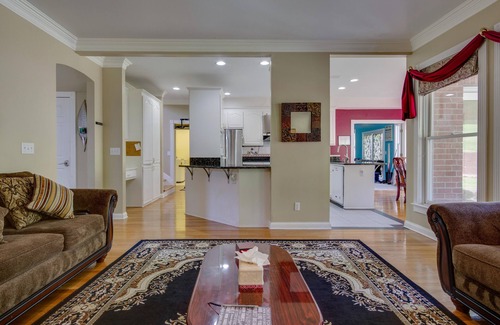 Brentwood House | Ridge Creek Getaway, ideal 4 Friends&Family get-togethers, events & receptions.
