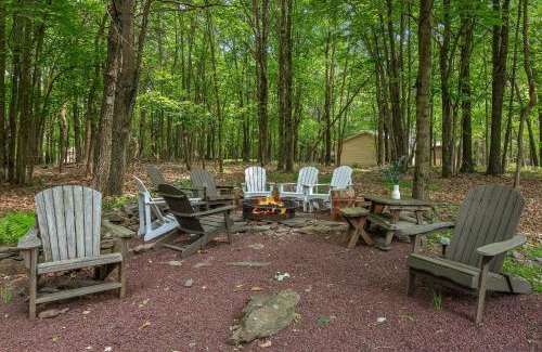 Briar Crest Woods House | Ridge Retreat by AvantStay Game Room Covered Porch Fire Pit