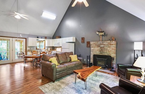 Berkeley Springs House | Ridge Top- Family and Pet friendly