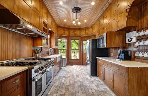 San Marcos House | Ridge View Charming Victorian Home w/Pickle Ball Court, Pool, Hot Tub, Game Room