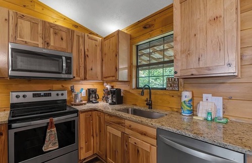 Pigeon Forge Cabin | Ridgeway Retreat — Cozy Cabin in Pigeon Forge, Perfect location and Pet Friendly