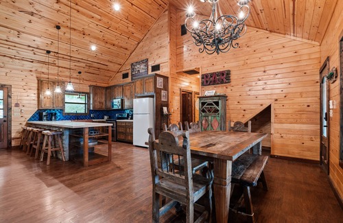 Concan House | Right in the heart of Concan, private swimming pool, epic views & a 2-minute drive to THE Frio River