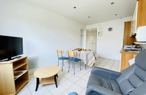 Forges-les-Bains Apartment | Rimbaud: Apartment 300 metres from the thermal baths (public parking)