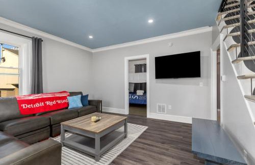 Grand Rapids House | Rink Side Retreat