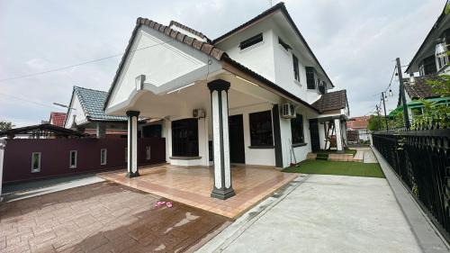 Taman Rinting House | Rinting Masai Semi-D Snooker Ping Pong 6R 20 Paxs