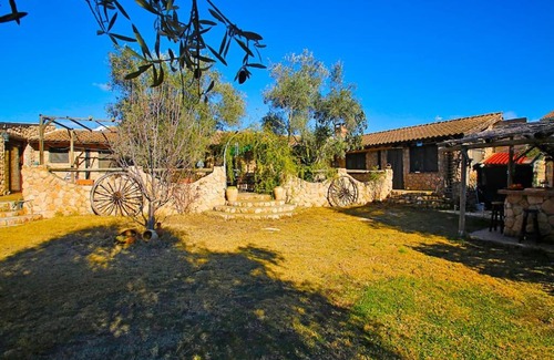 Requena Apartment | Rio Indio Rural Home with pool