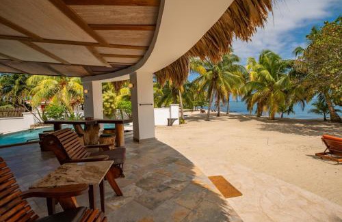 Plantation Villa | Rising Moon Villa - 3-Bedroom Beachfront w Pool