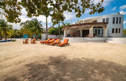 Plantation Villa | Rising Moon Villa - 3-Bedroom Beachfront w Pool