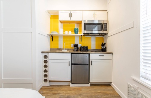 Kutzky Park Apartment | RitaBNB-3 blocks to Mayo-SALE Cute Studio on Main Floor 8032